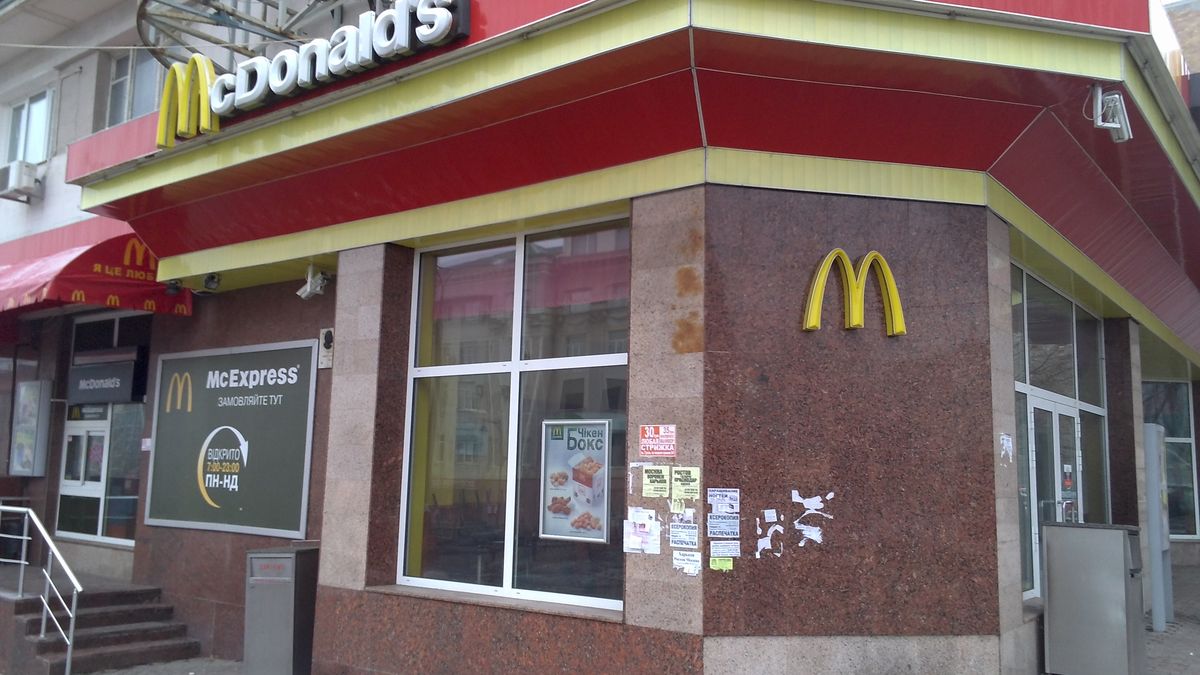 Američané kvůli inflaci obědvají v McDonald's. Tržby firmy překonaly očekávání